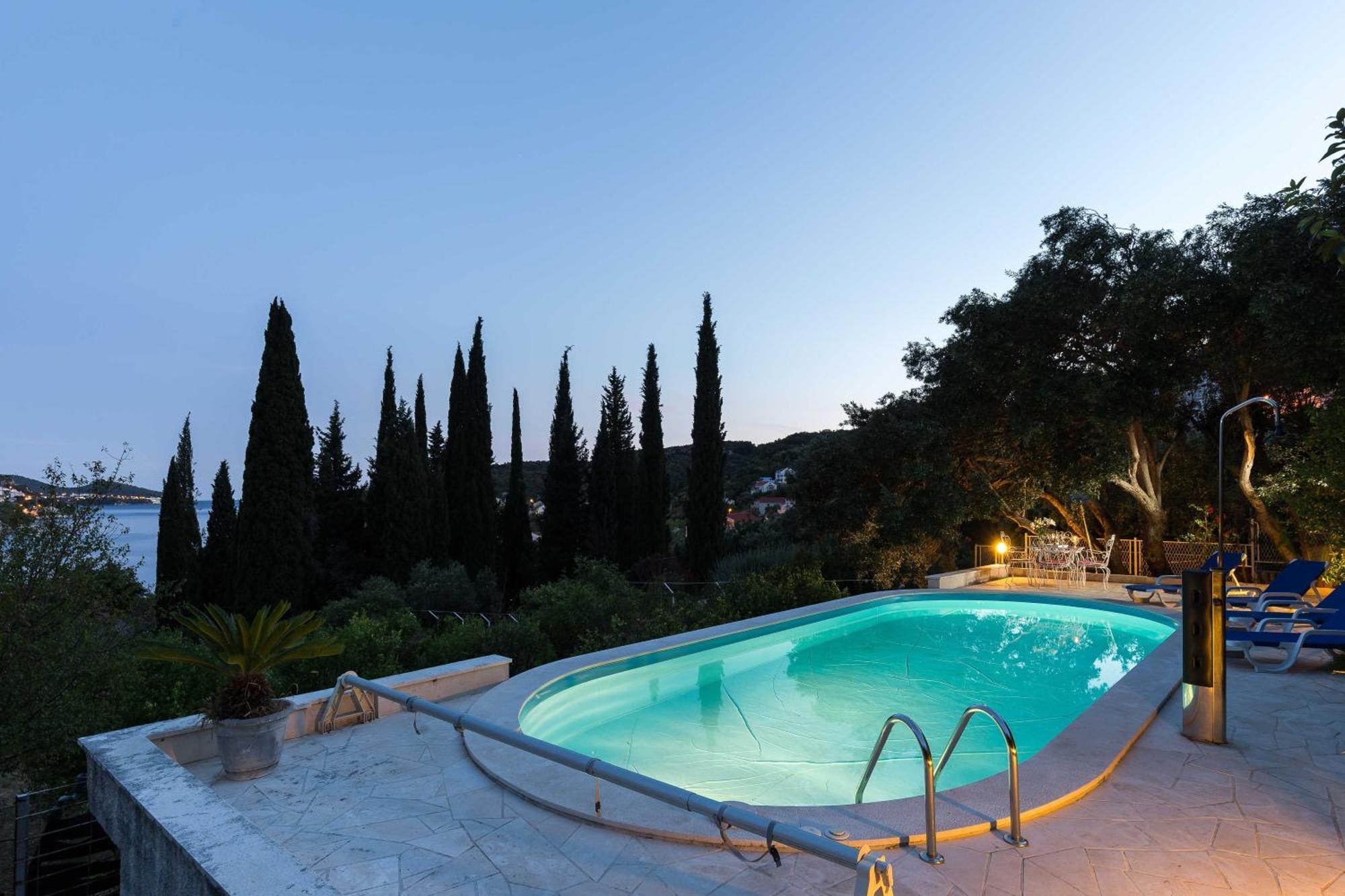 Apartament Rea *